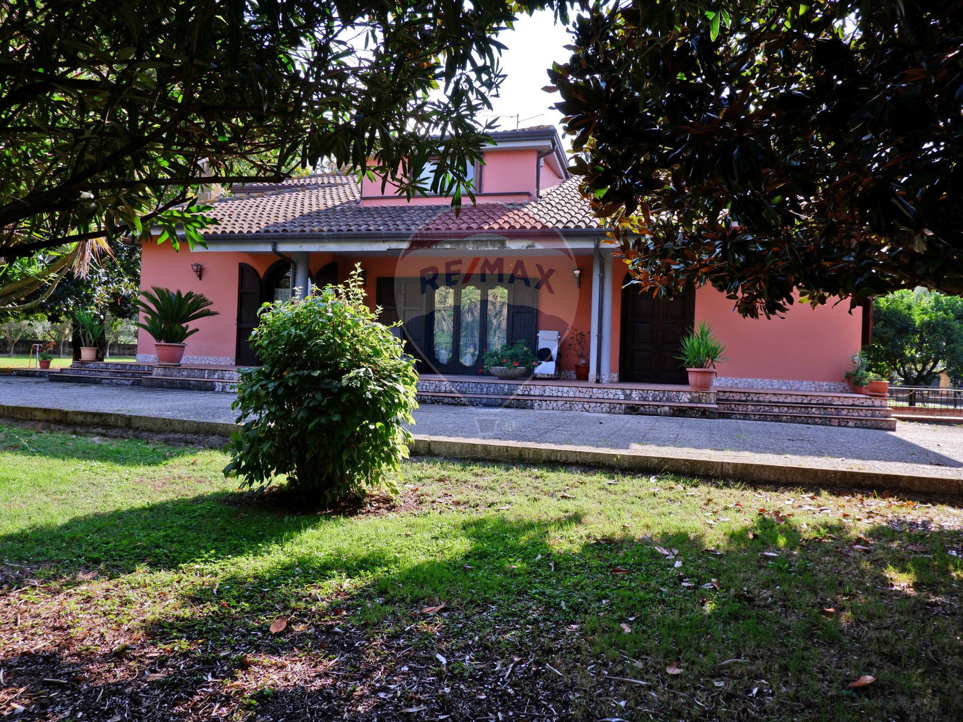 Villa unifamigliare di 392 mq a Dugenta