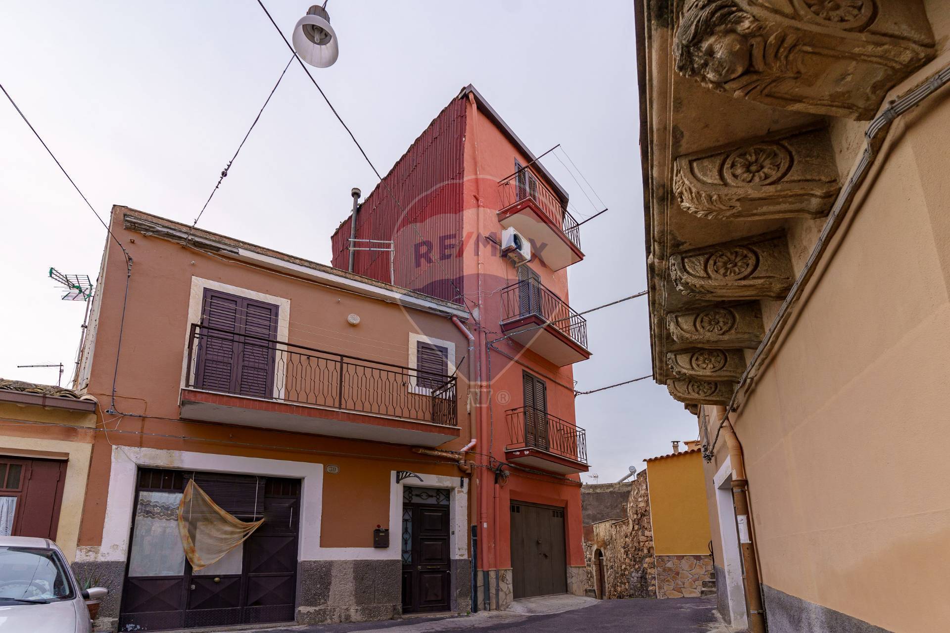 Casa indipendente di 100 mq a Militello in Val di Catania