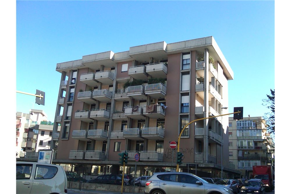 Negozio - Loc.Com. BARI vendita  Picone  RE/MAX Acquachiara