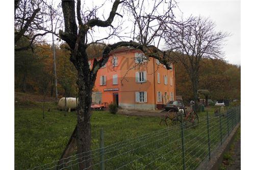 Rustico - Cascina VARSI vendita    RE/MAX Alfa