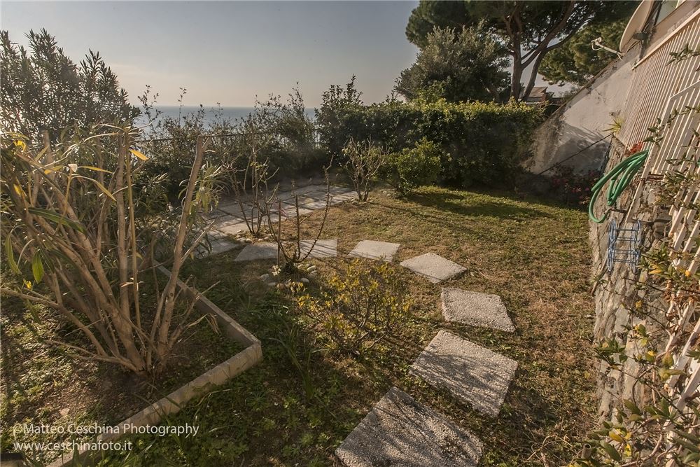  arenzano vendita quart: pineta di arenzano re/max med