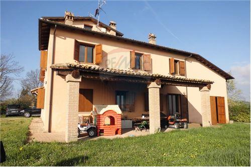 Rustico - Cascina MEDESANO vendita    RE/MAX Alfa