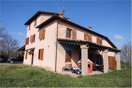 Rustico - Cascina MEDESANO vendita    RE/MAX Alfa