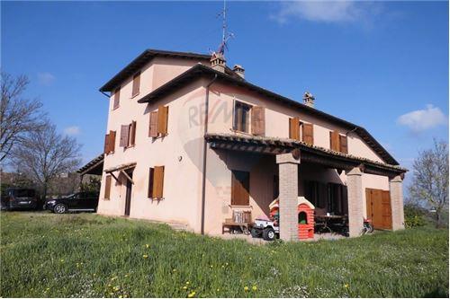 Rustico - Cascina MEDESANO vendita    RE/MAX Alfa