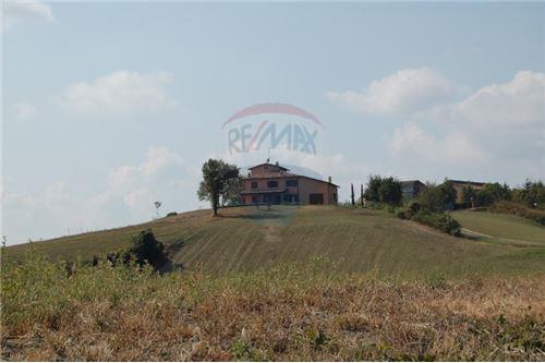 Villa MEDESANO vendita    RE/MAX Alfa