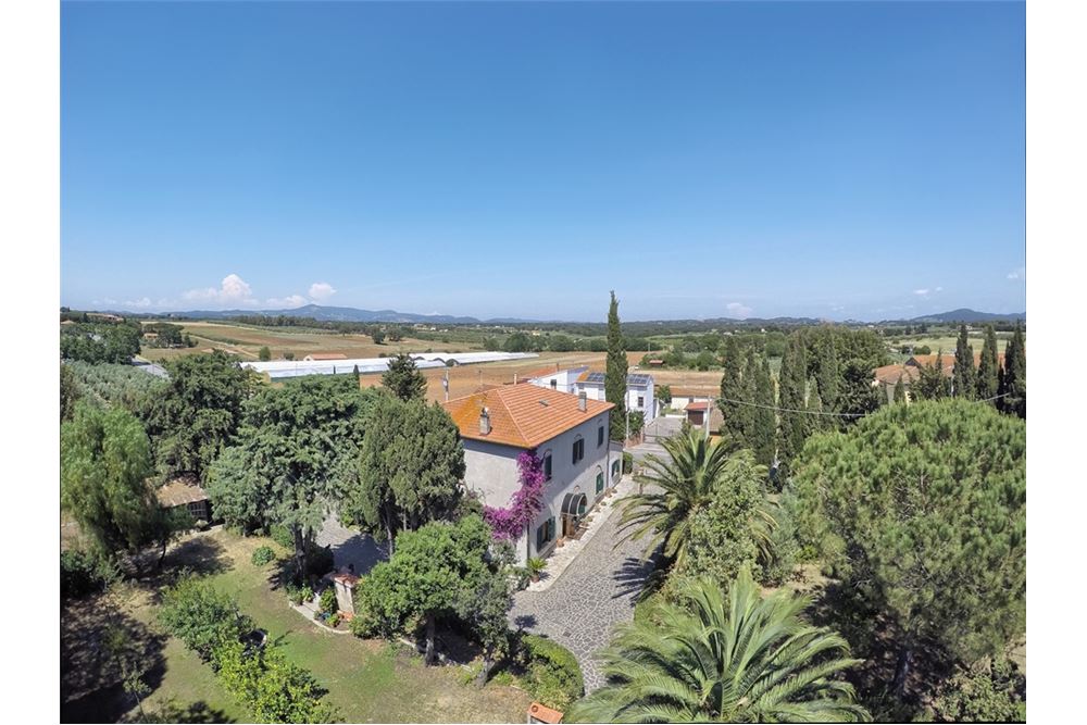 Villa CECINA vendita    RE/MAX Premiere