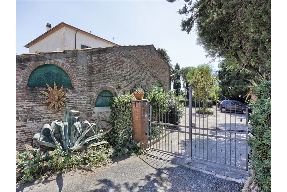 Villa CECINA vendita    RE/MAX Premiere