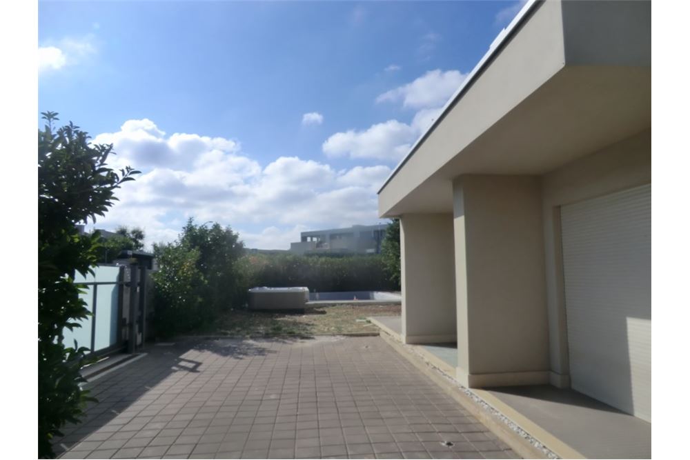 Villa NOICATTARO vendita    RE/MAX Acquachiara