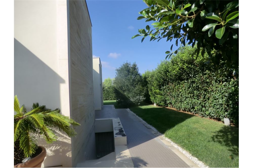 Villa NOICATTARO vendita    RE/MAX Acquachiara