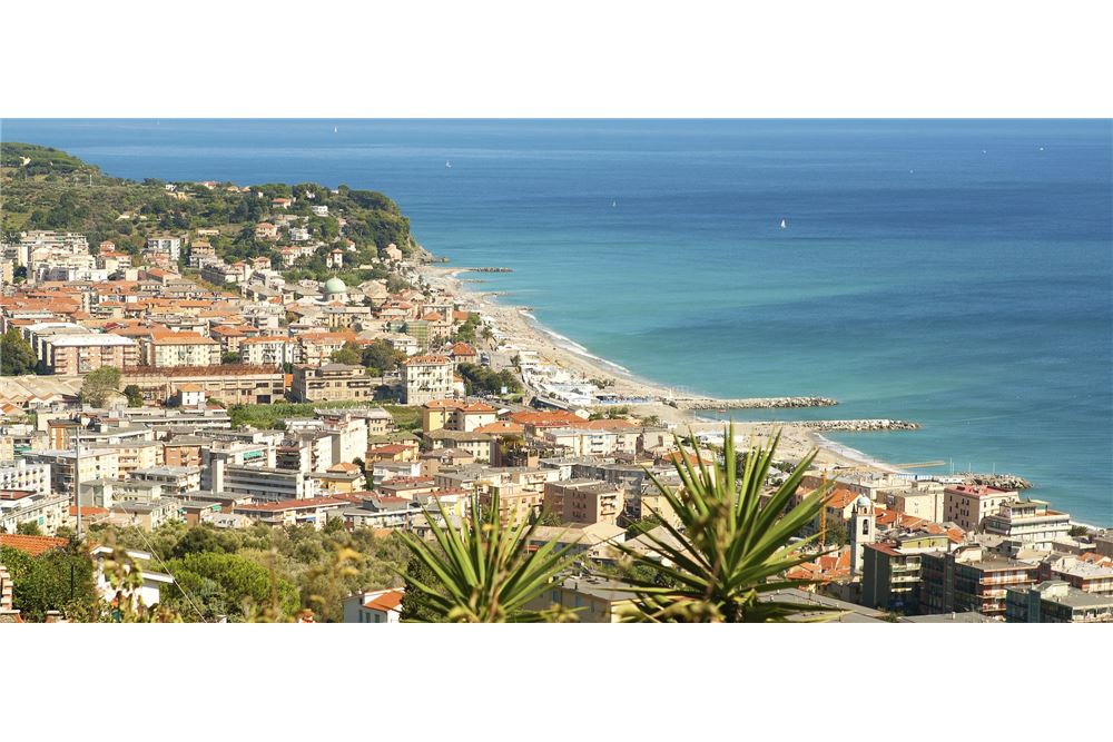 Appartamento VARAZZE vendita    RE/MAX Med