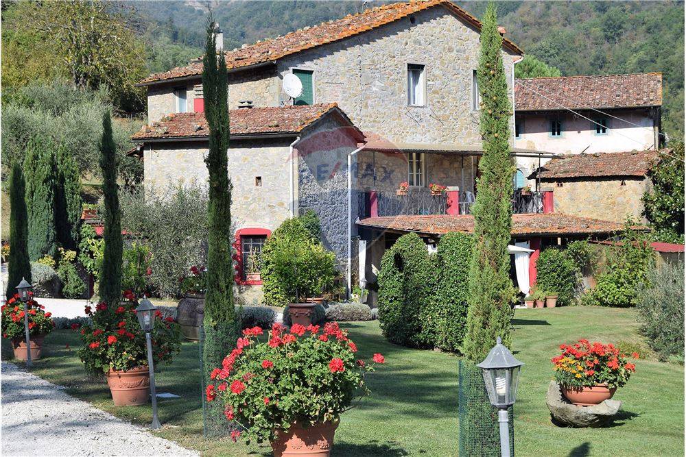 Rustico - Cascina BAGNI DI LUCCA vendita    RE/MAX Domus Consulting