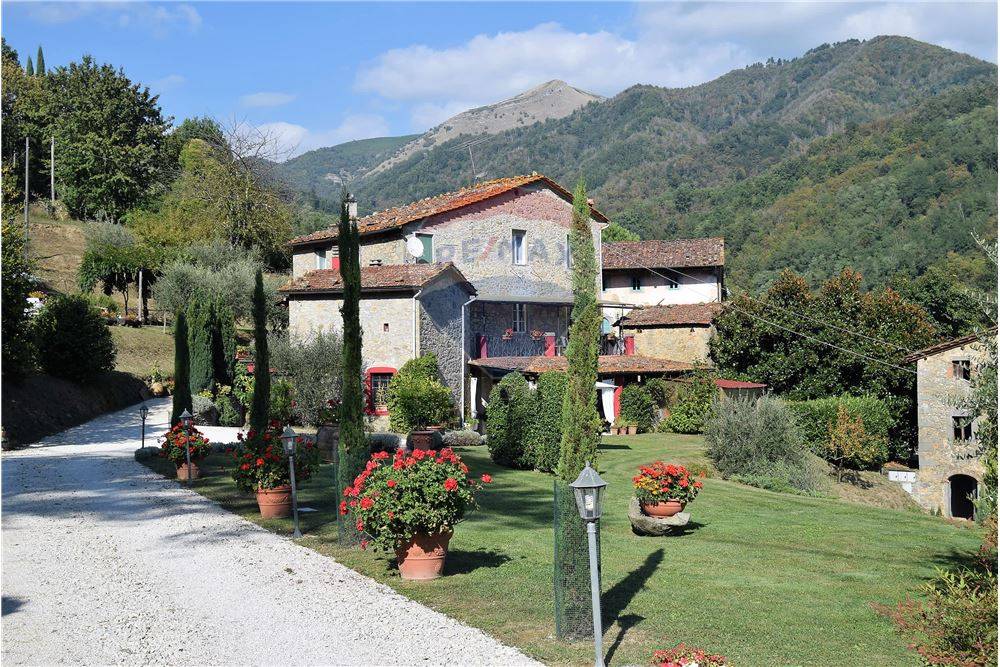 Rustico - Cascina BAGNI DI LUCCA vendita    RE/MAX Domus Consulting