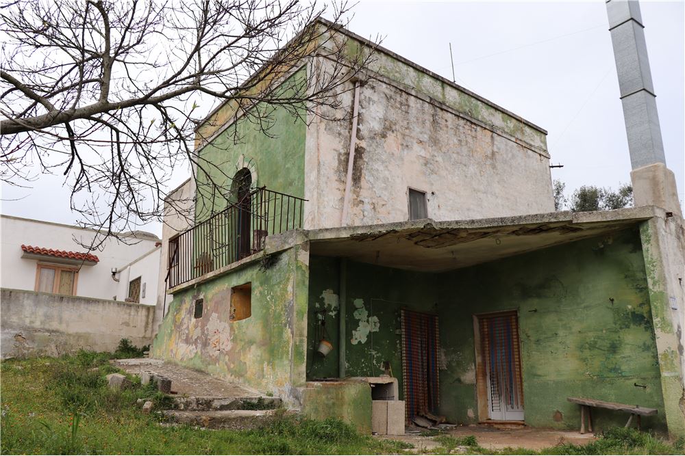  cisternino vendita quart:  re/max acquachiara