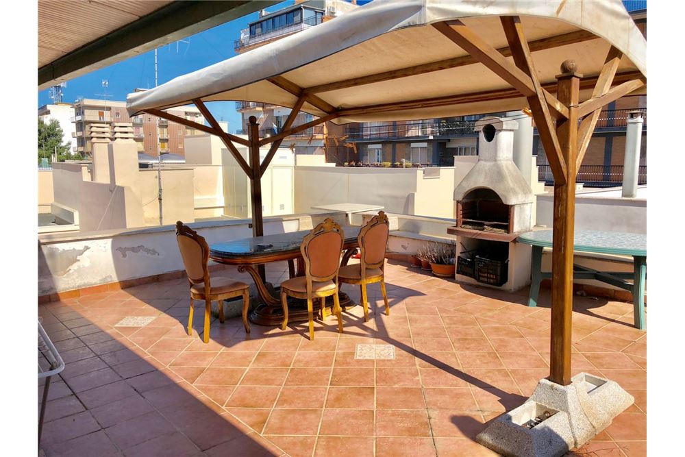 Villa Bifamiliare TRIGGIANO vendita    RE/MAX Acquachiara
