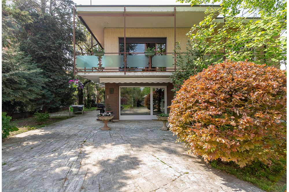 Villa BERNAREGGIO vendita    RE/MAX Associati Real Estate