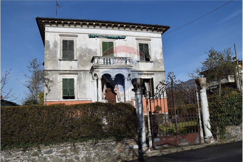 Villa BARGA vendita    RE/MAX Domus Consulting