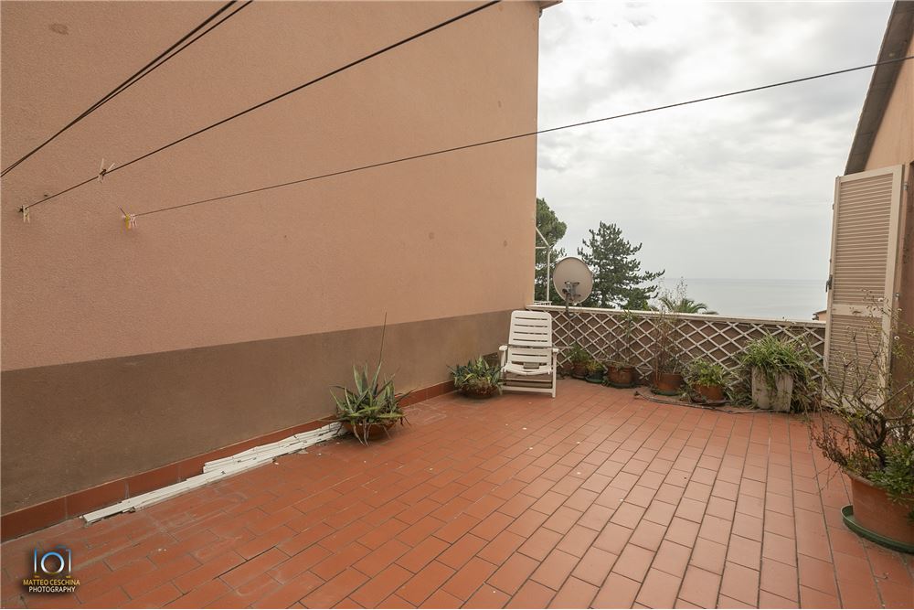  arenzano vendita quart:  re-max-med