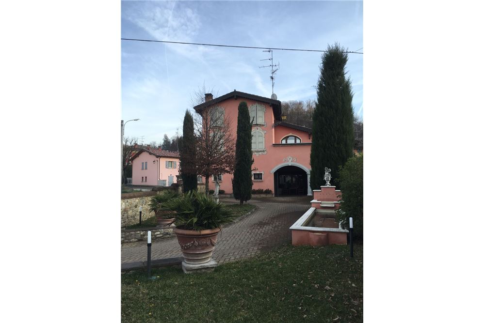 Villa QUATTRO CASTELLA vendita    RE/MAX Alfa