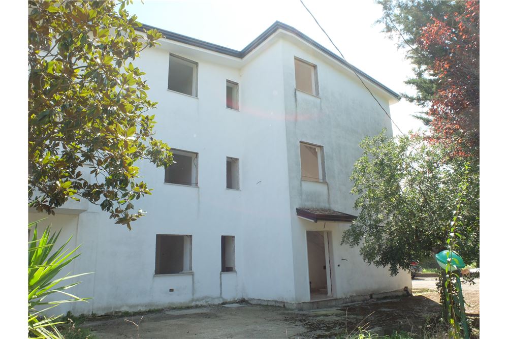 Appartamento LIMATOLA vendita    RE/MAX Divina