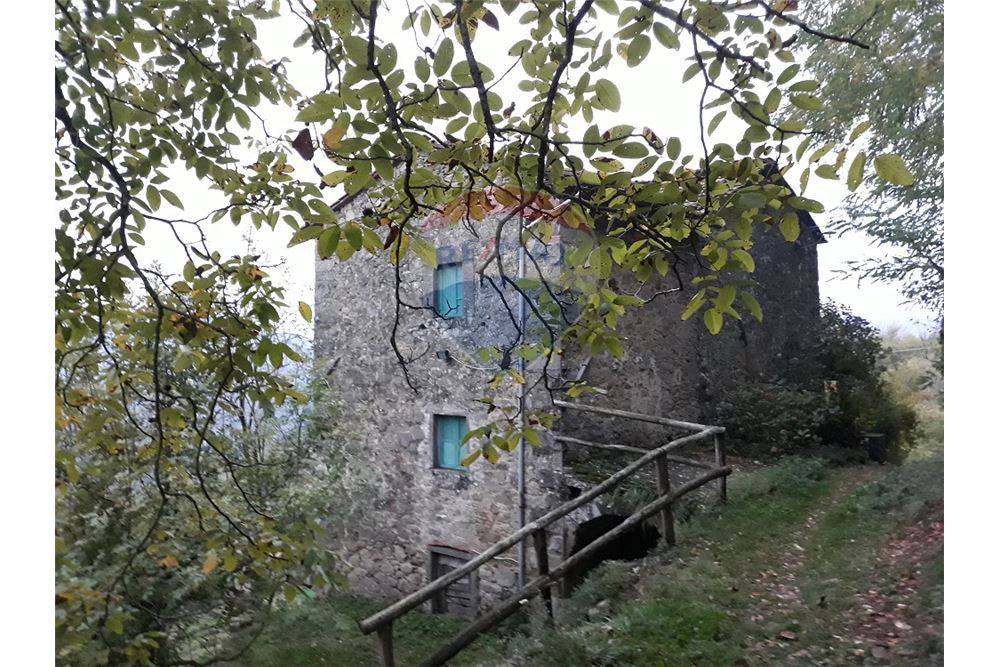 Rustico - Cascina BAGNI DI LUCCA vendita  Pieve di Monti di Villa  RE/MAX Domus Consulting