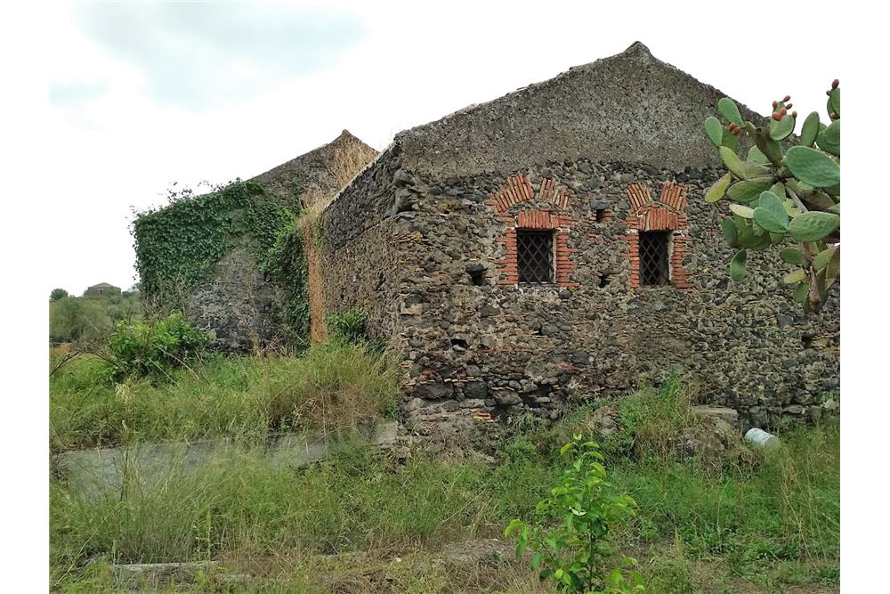 Rustico - Cascina PATERNÒ vendita    RE/MAX CasAffare