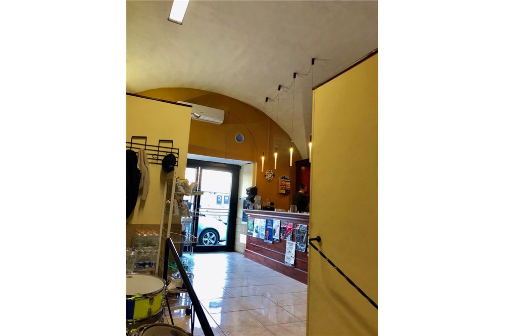 Negozio - Loc.Com. BARI vendita  Picone  RE/MAX Acquachiara