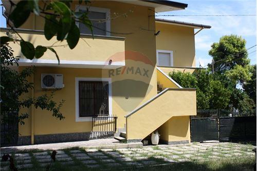  santa-maria-imbaro vendita quart:  re-max-people