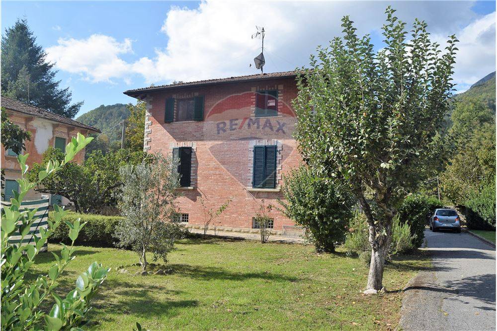 Villa BAGNI DI LUCCA vendita    RE/MAX Domus Consulting