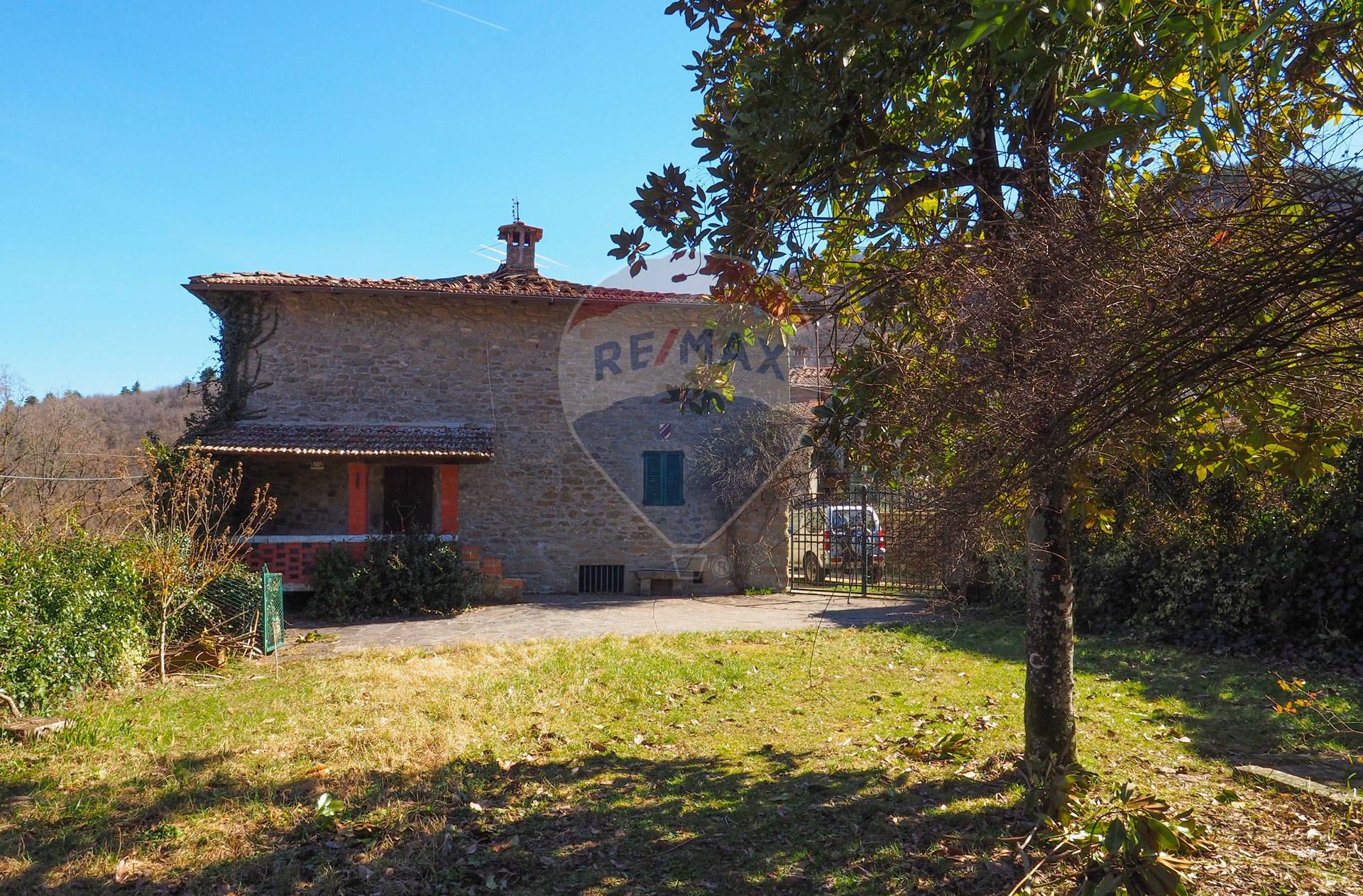 Villa Unifamiliare - Indipendente CASTEL SAN NICCOLÒ vendita    RE/MAX Famosa