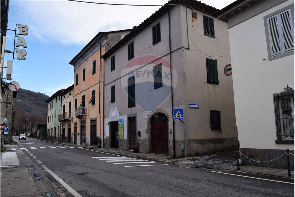  borgo a mozzano vendita quart: chifenti re/max domus consulting