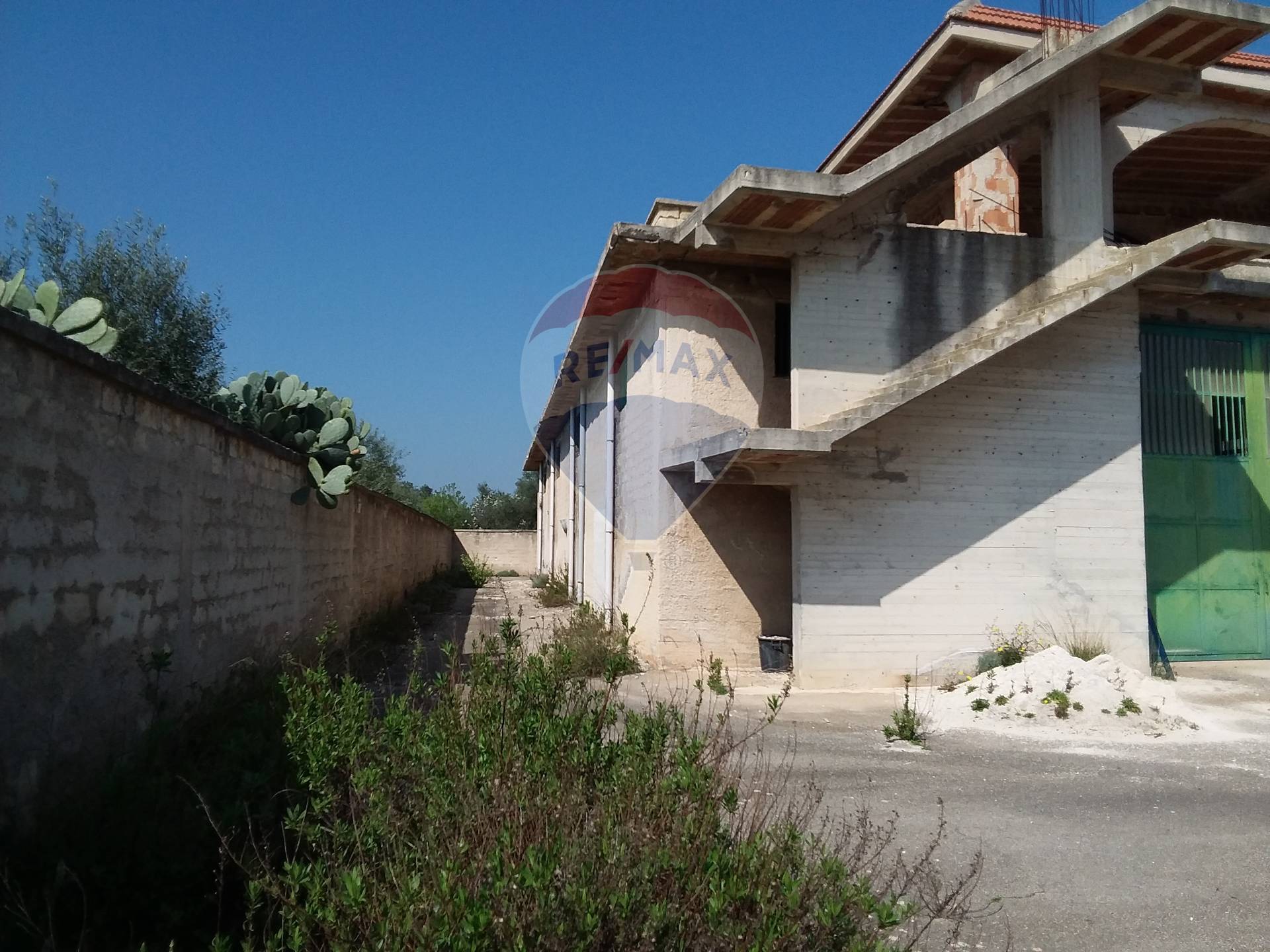 Capannone Commerciale BARI vendita  Ceglie del Campo  RE/MAX Acquachiara