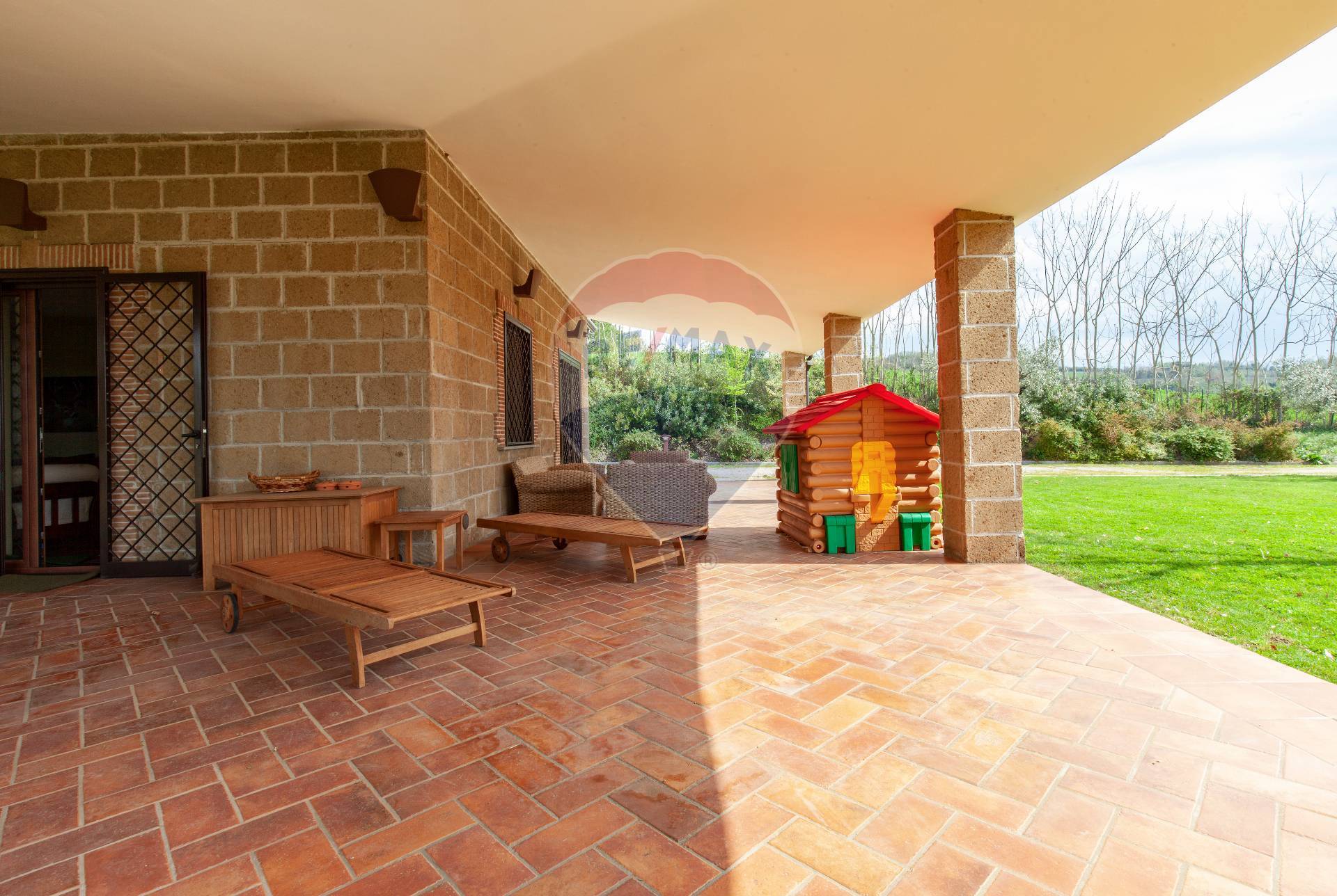 Villa RUVIANO vendita    RE/MAX Divina