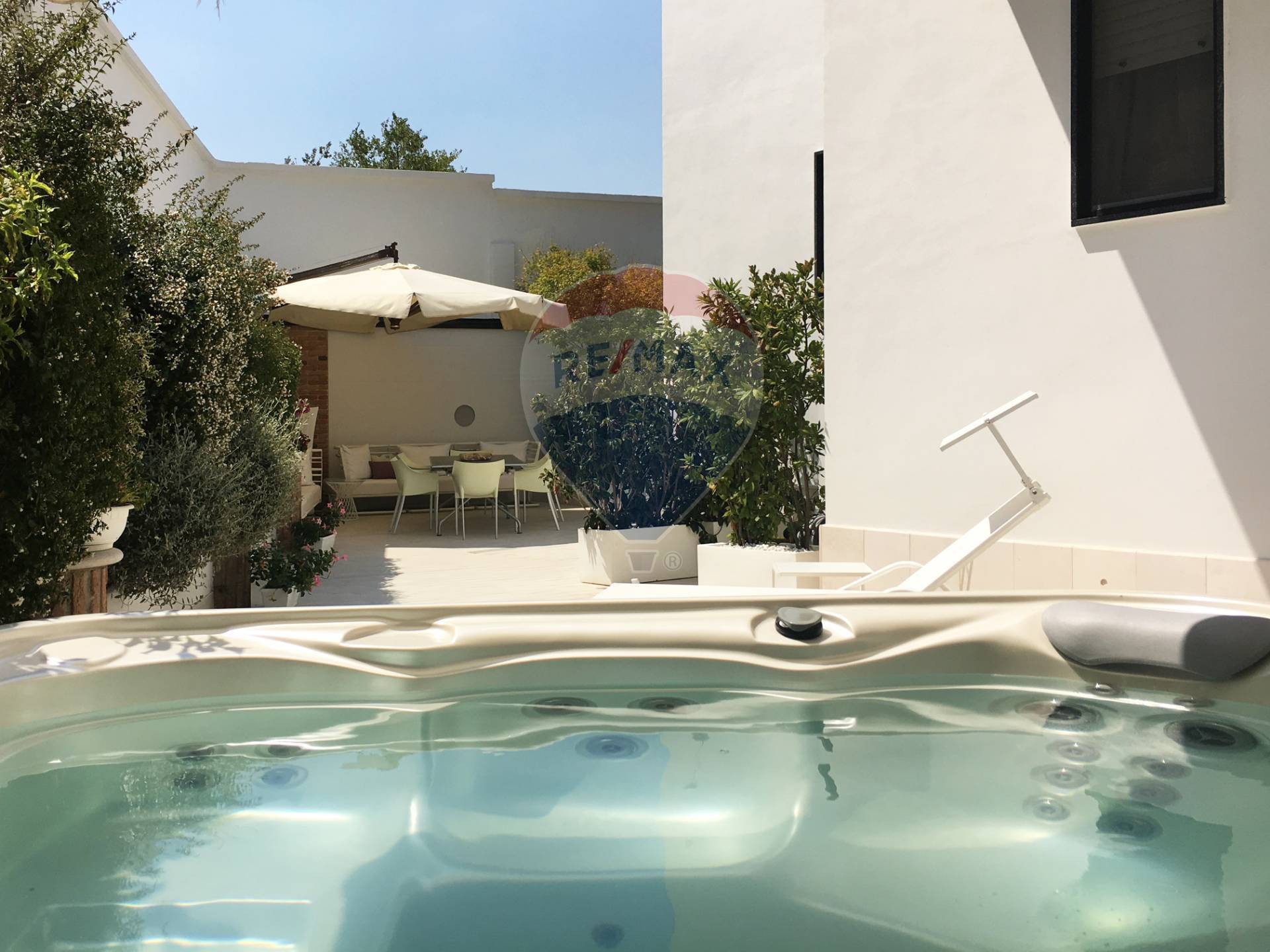 Villa SANTERAMO IN COLLE vendita    RE/MAX Sprint