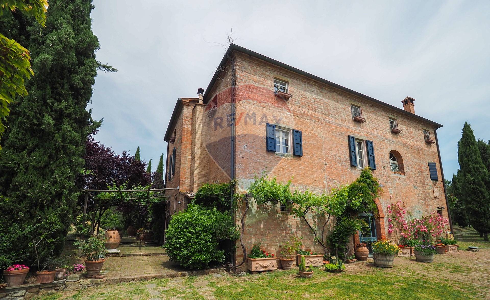 Rustico - Cascina SINALUNGA vendita    RE/MAX Famosa