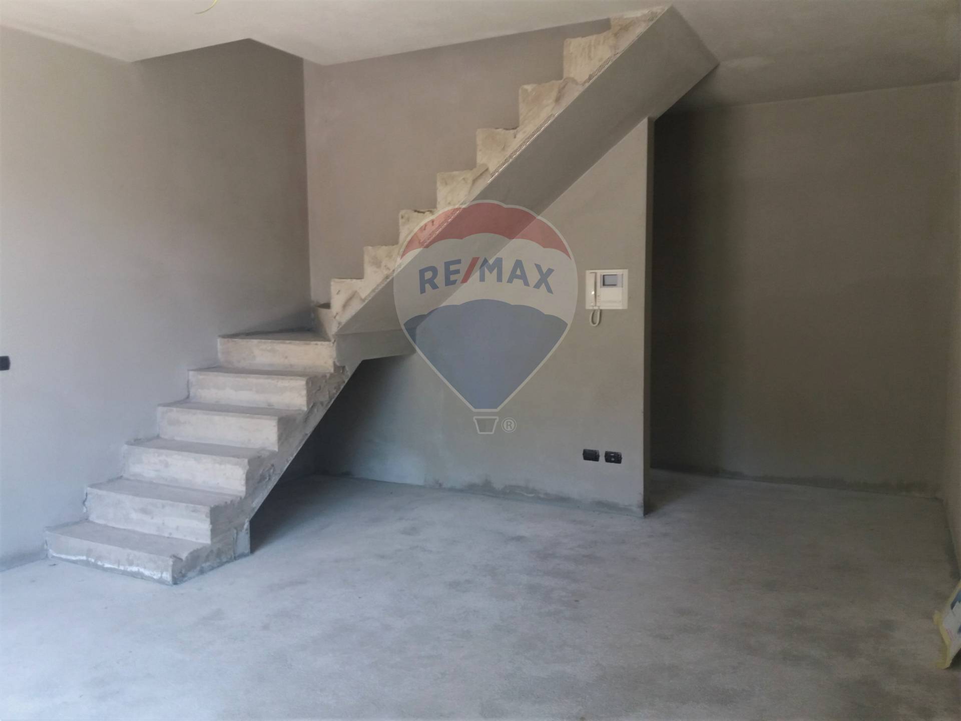 Appartamento TREMEZZO vendita    RE/MAX Essenza