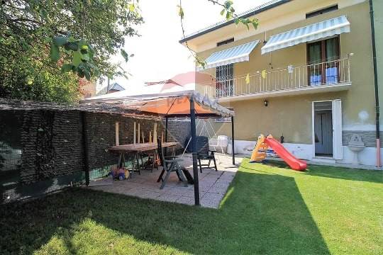  candelo vendita quart:  re/max unit