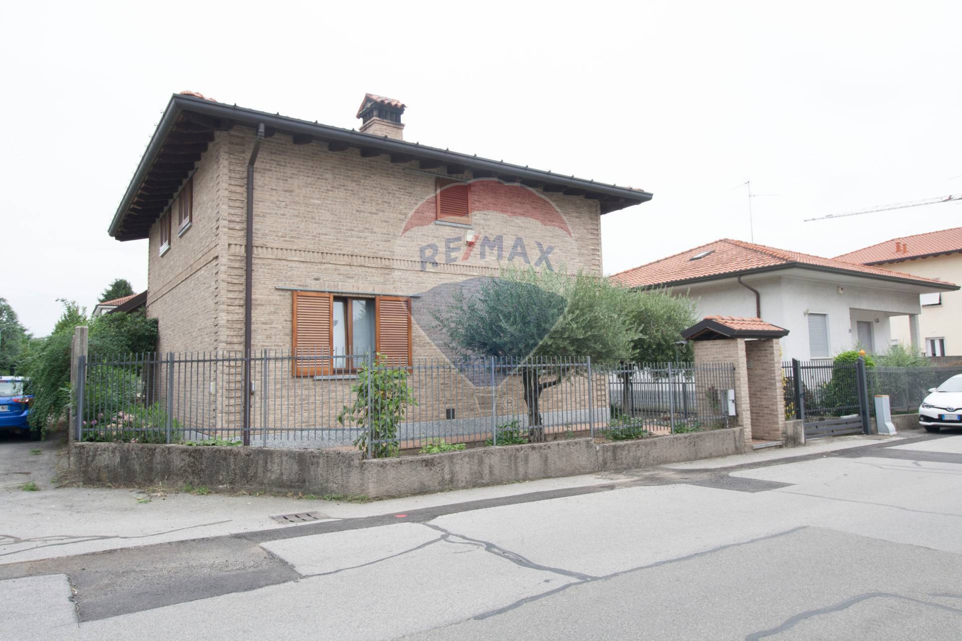 Villa CARATE BRIANZA vendita    RE/MAX Futura Immobiliare