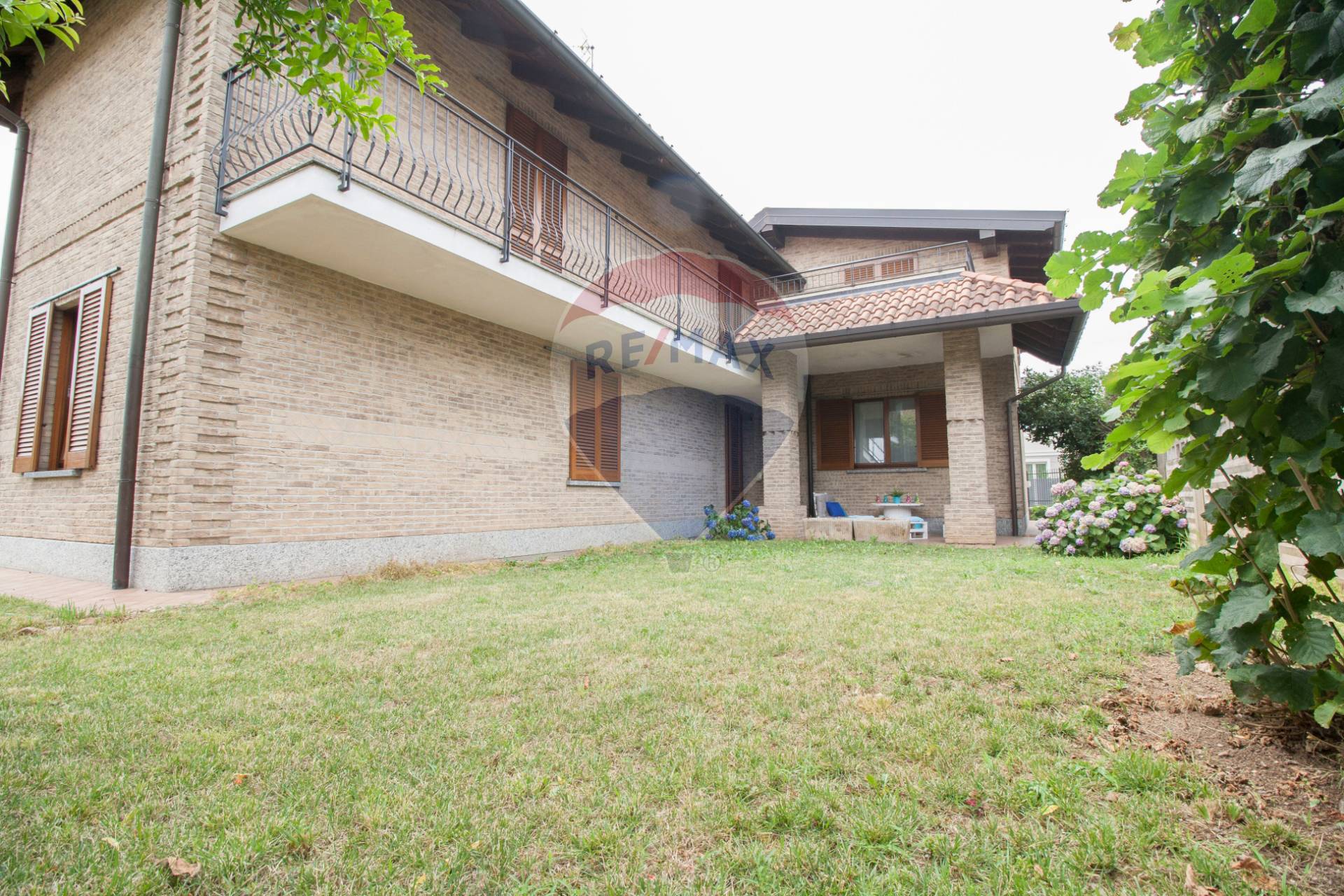  carate-brianza vendita quart:  re-max-futura-immobiliare