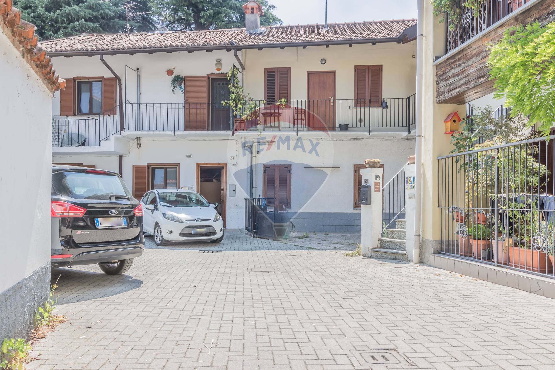 Appartamento CARUGO vendita    RE/MAX Elite