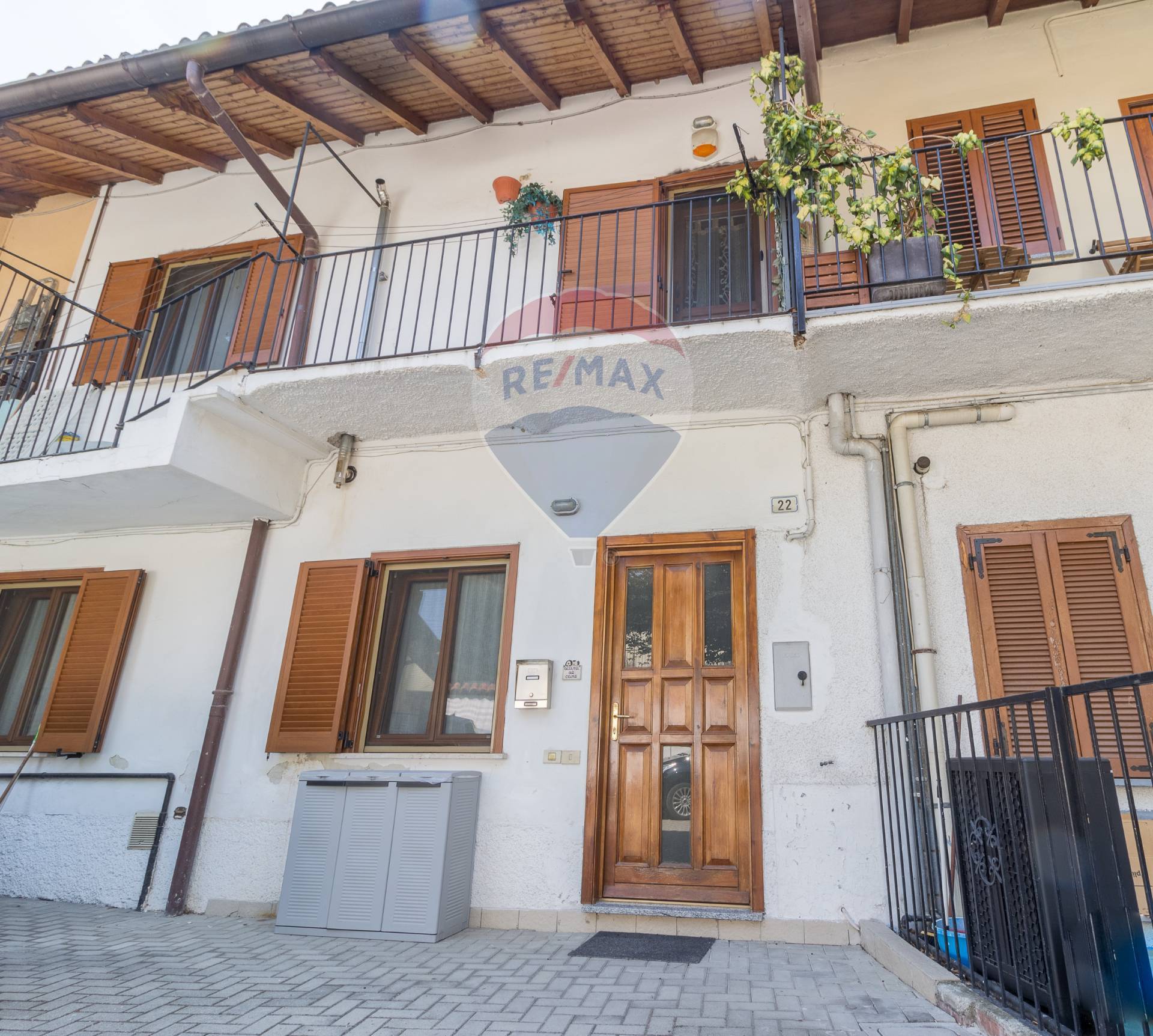 Appartamento CARUGO vendita    RE/MAX Elite