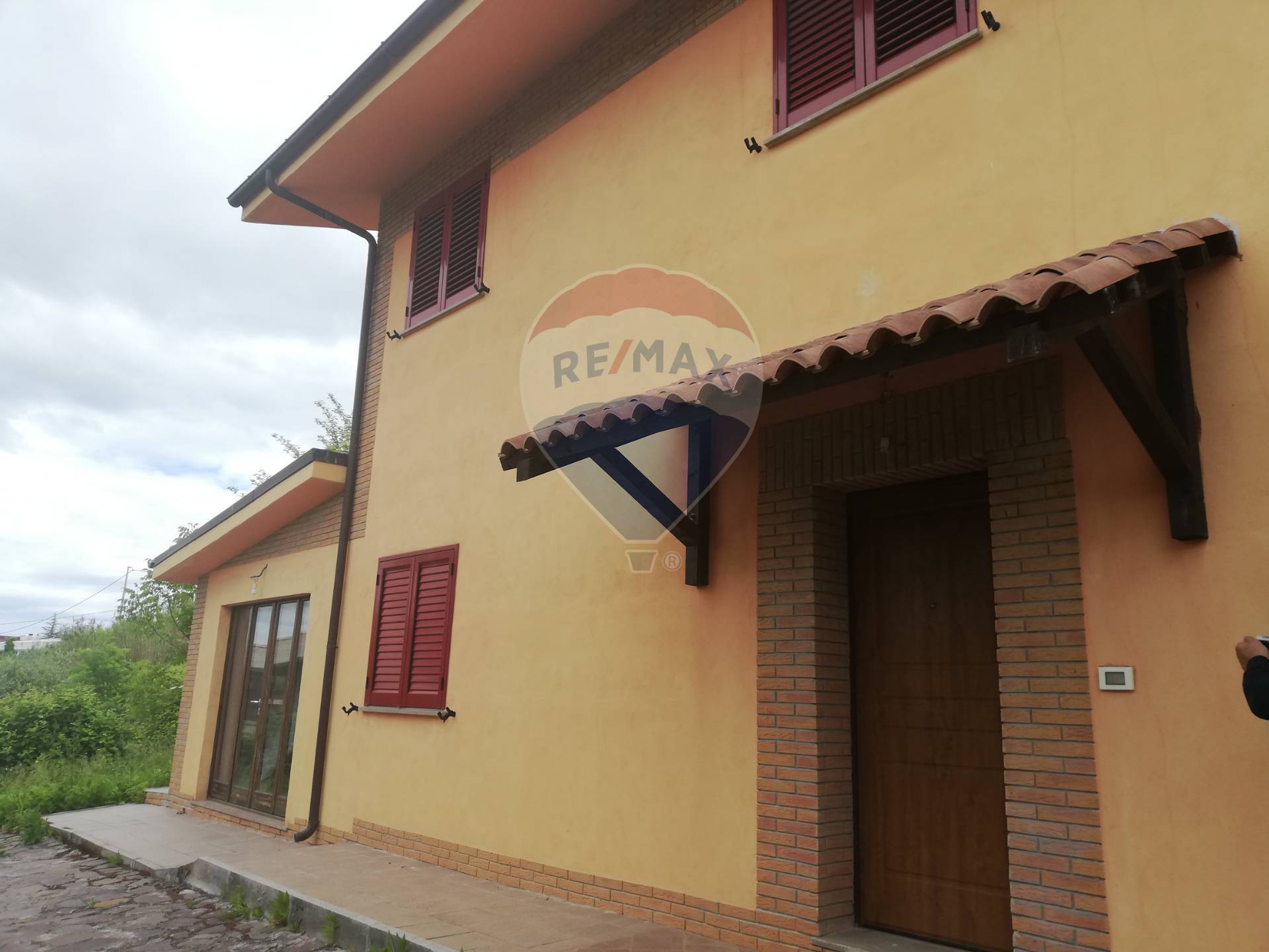  lanciano vendita quart:  re-max-people