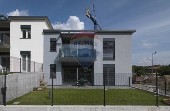 Appartamento BIZZARONE vendita    RE/MAX Essenza