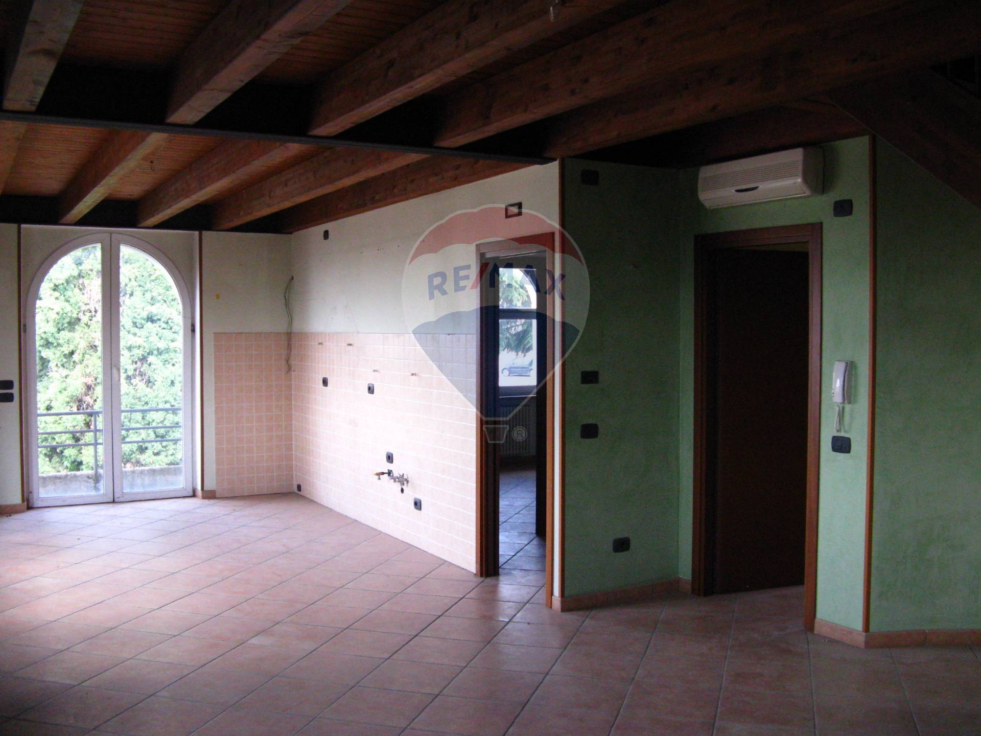 Appartamento CAPRINO VERONESE vendita    RE/MAX Lago