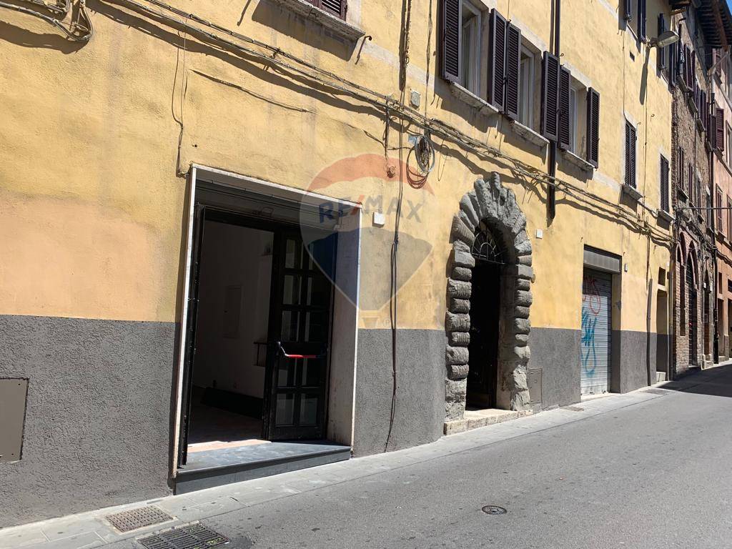 Negozio - Loc.Com. PERUGIA affitto    RE/MAX Famosa