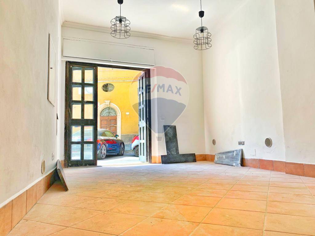 Negozio - Loc.Com. PERUGIA affitto    RE/MAX Famosa