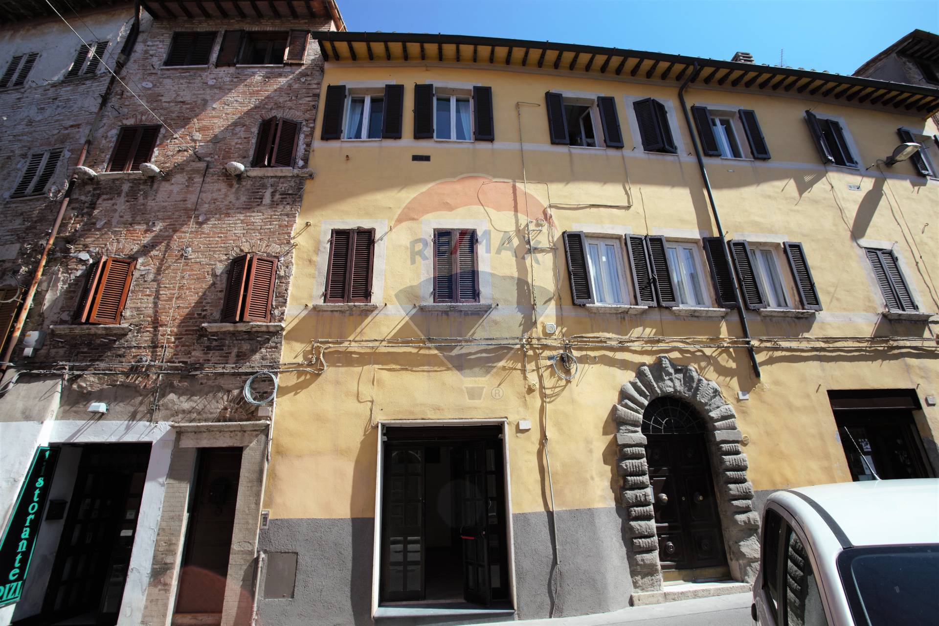  perugia affitto quart:  re-max-famosa