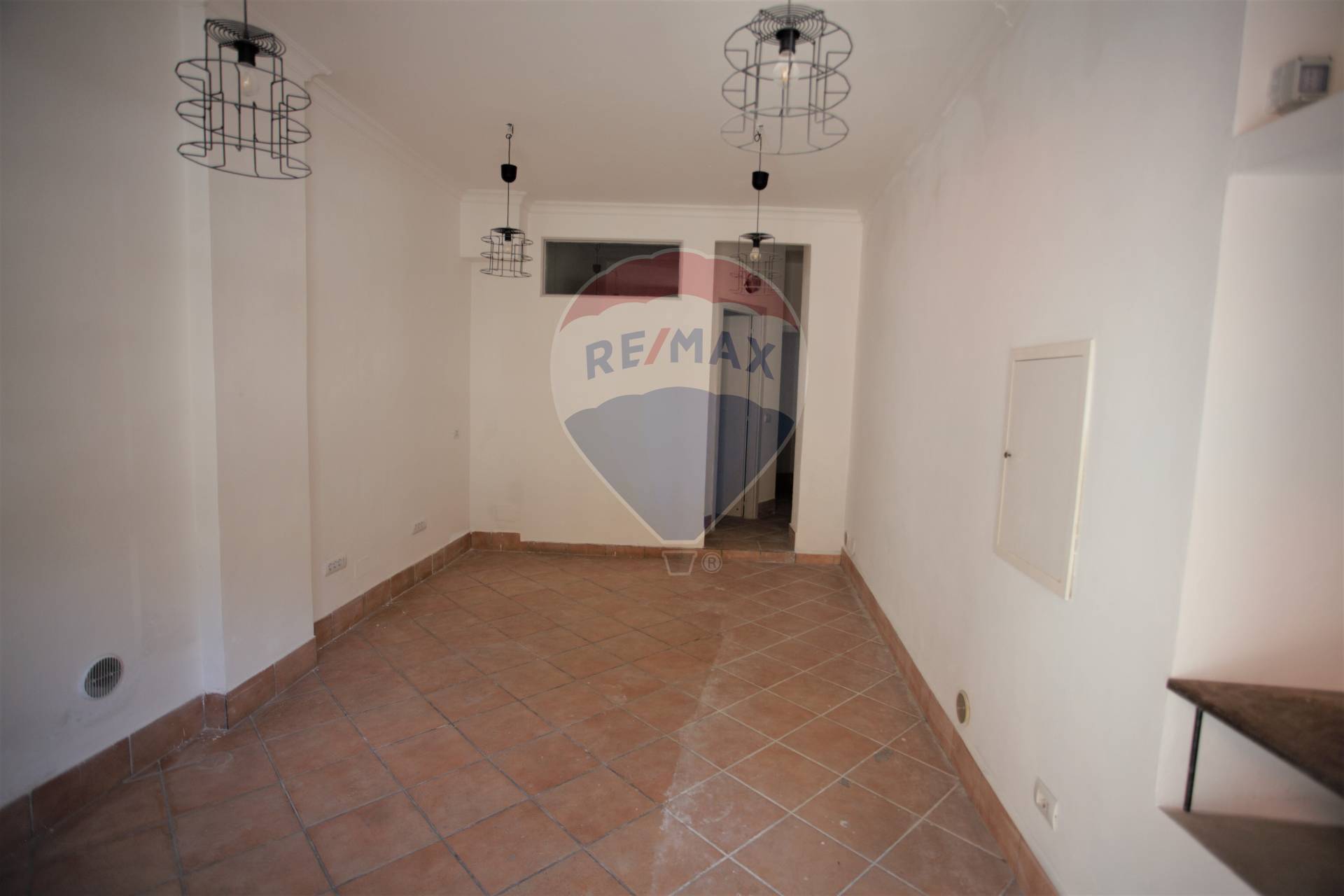 Negozio - Loc.Com. PERUGIA affitto    RE/MAX Famosa