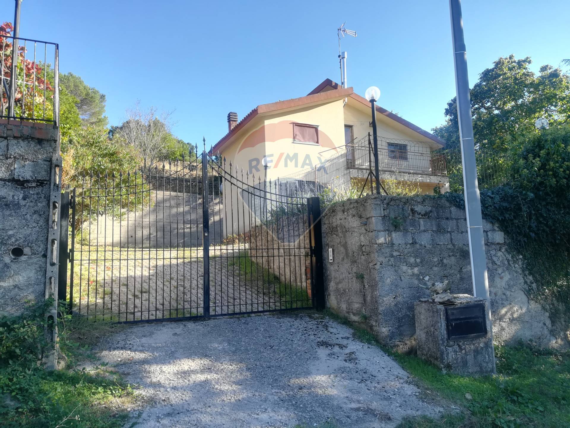 Villa PETRALIA SOTTANA vendita    RE/MAX Hunters