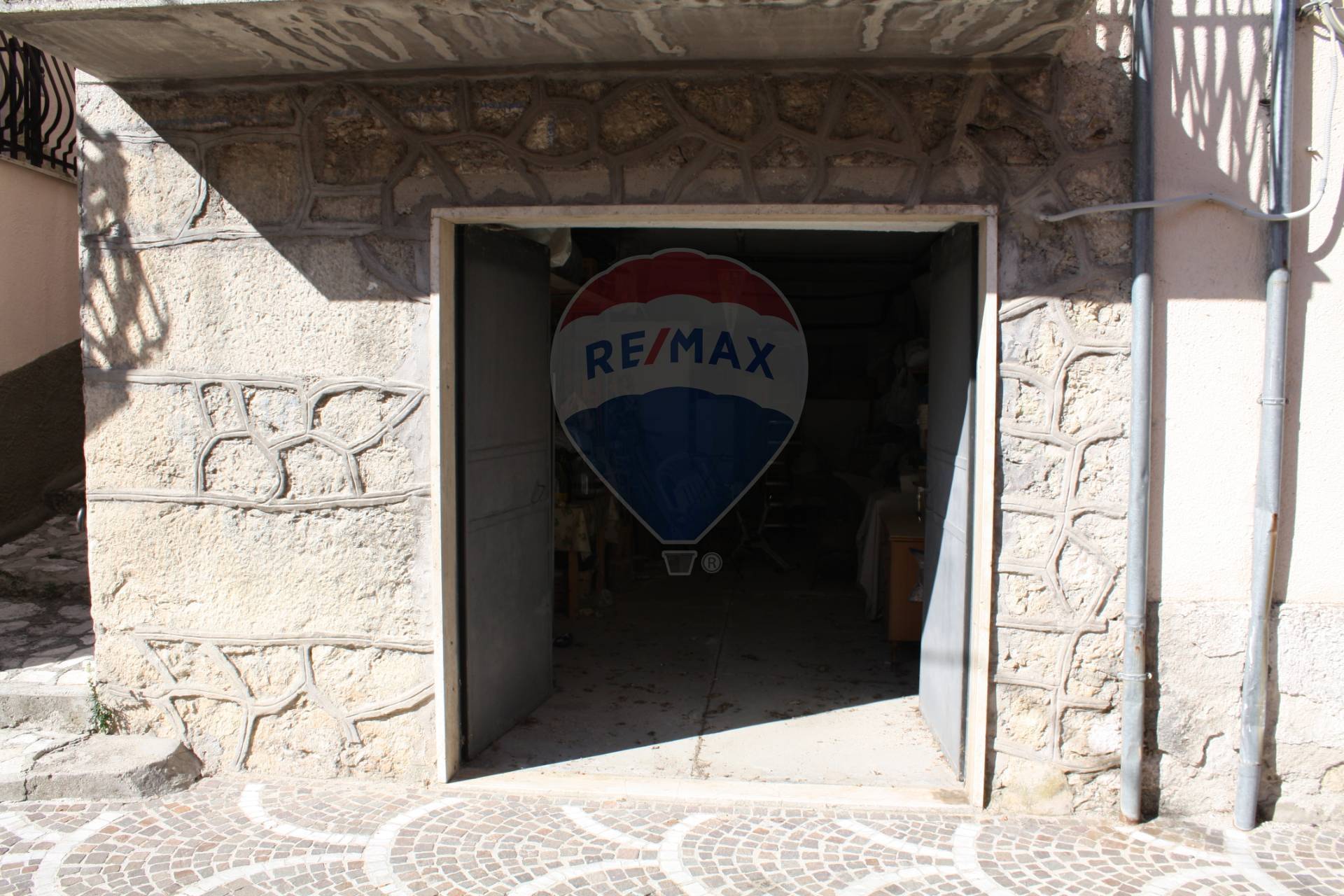 Villa Bifamiliare PIZZONE vendita  Centro Urbano  RE/MAX People