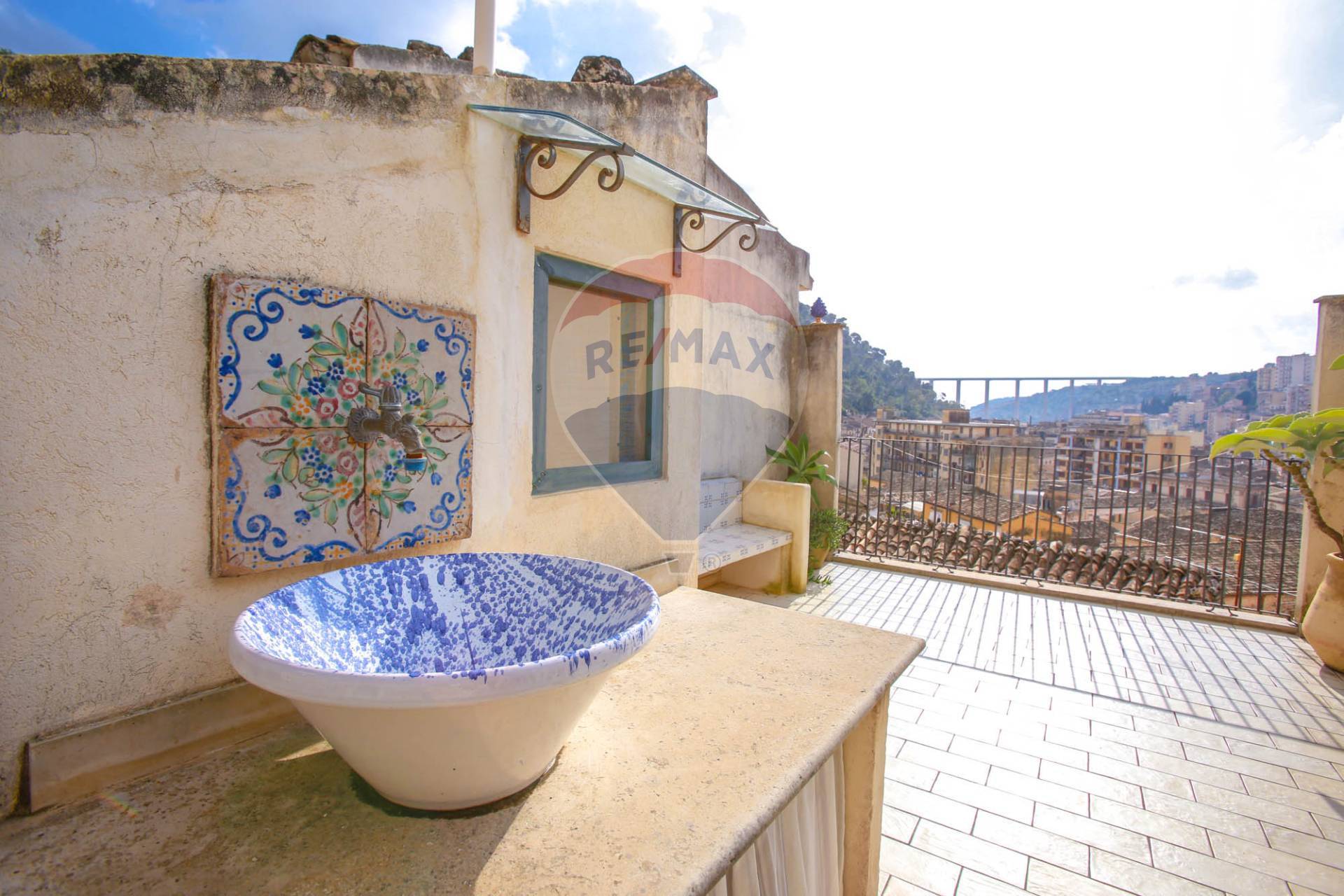  modica vendita quart: modica bassa re/max prima classe